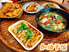 -爆炸头阿姨小四川正宗川味小吃(无任何分店)
