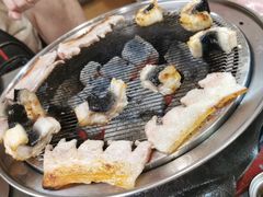 -围炉肉舍•炭烤活鳗•丹东海鲜烤肉(步行街店)