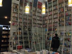 -钟书阁(松江泰晤士小镇店)