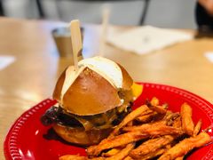 27&nbsp;牛肉汉堡-HELLO 27 意面·沙拉·帕尼尼