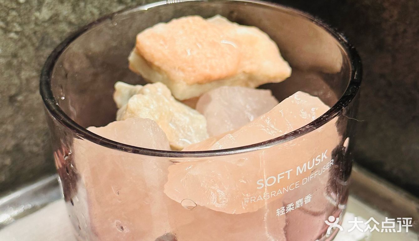玻璃杯里的啤酒时光