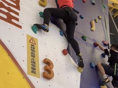 -攀猩儿童攀岩馆(宝乐汇店)