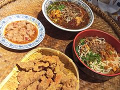 -爆炸头阿姨小四川正宗川味小吃(无任何分店)