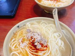 -亮亮面馆(经六路店)