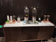 -深圳宝安体育馆希尔顿欢朋酒店