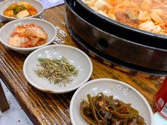 小菜拼盘-高基五春川炒鸡排 韩国料理(威海总店)