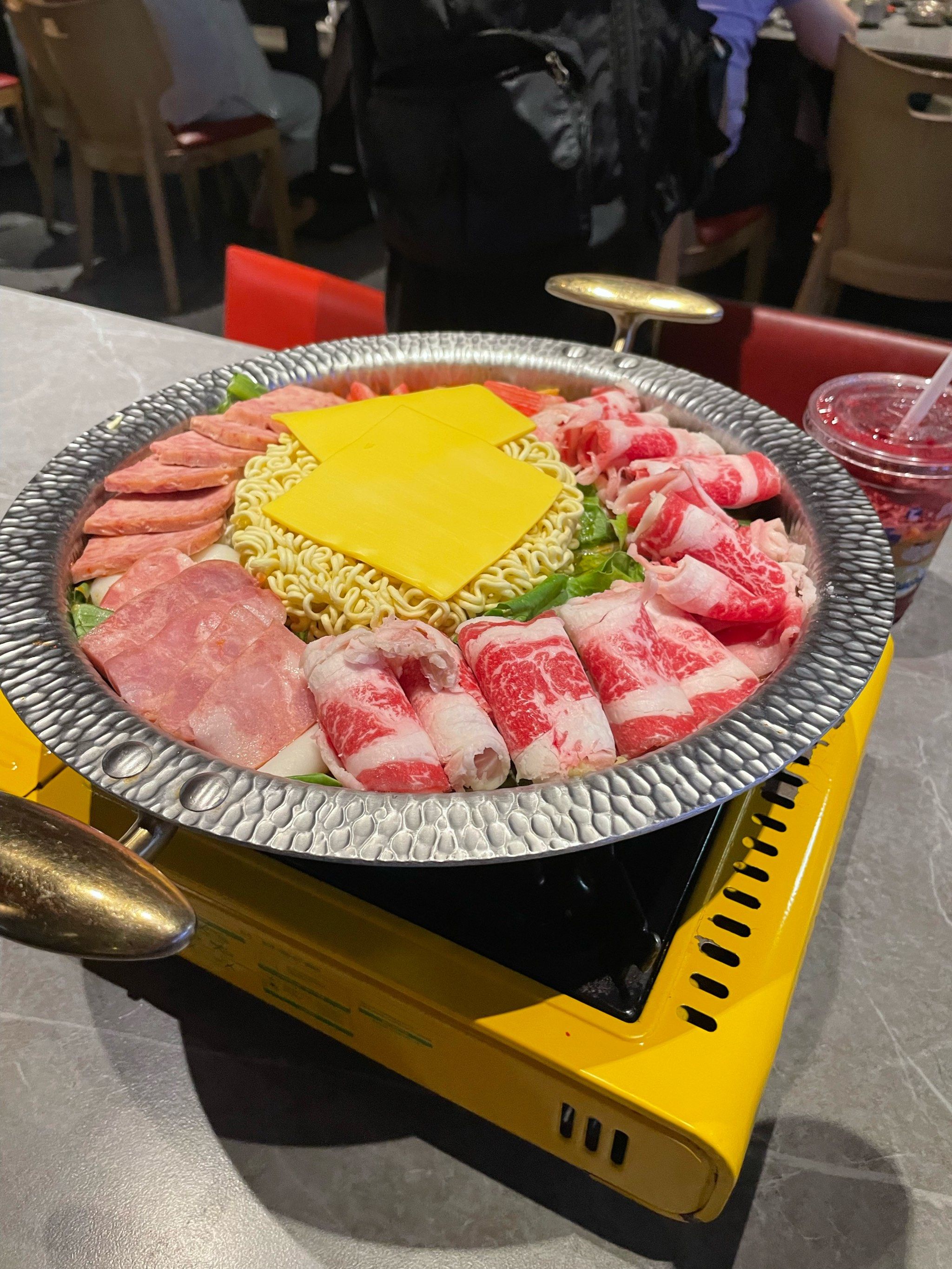 火辣辣牛肉锅看着就很诱人,味道很赞,还有