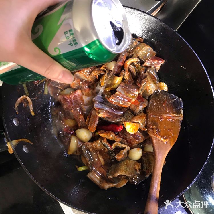 ️在家研究新菜谱。今天我们来做红烧鳝鱼