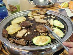 -叽叽扎扎烤肉场(生态城万达店)