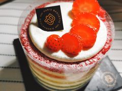 彩虹蛋糕切片-巴黎贝甜·生日蛋糕(环球中心店)