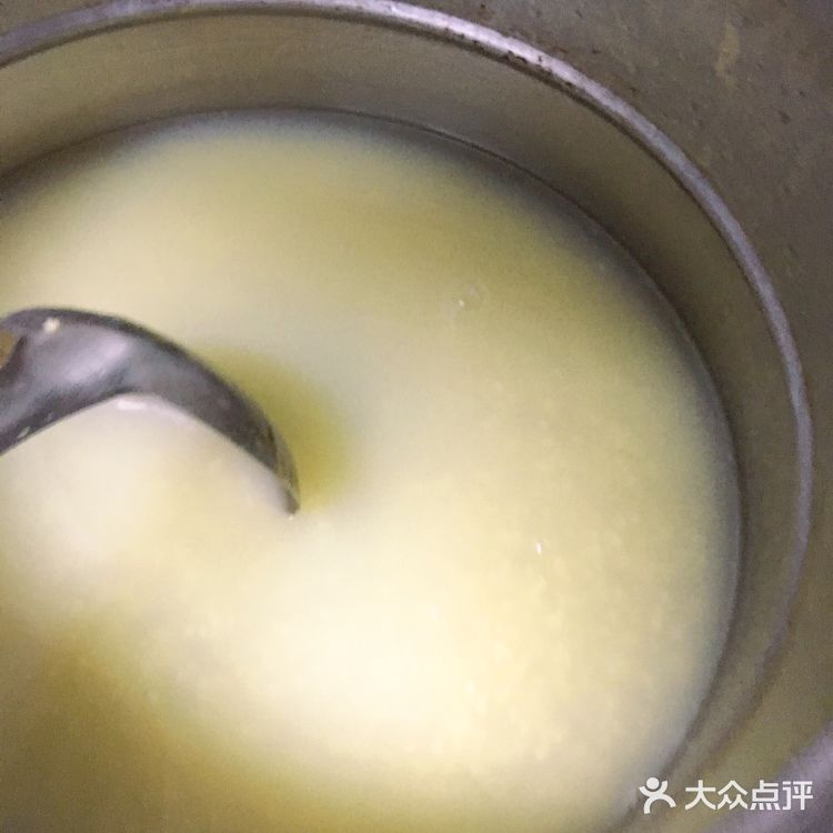 上班族的必备，一碗养胃小米粥