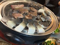 -围炉肉舍•炭烤活鳗•丹东海鲜烤肉(步行街店)