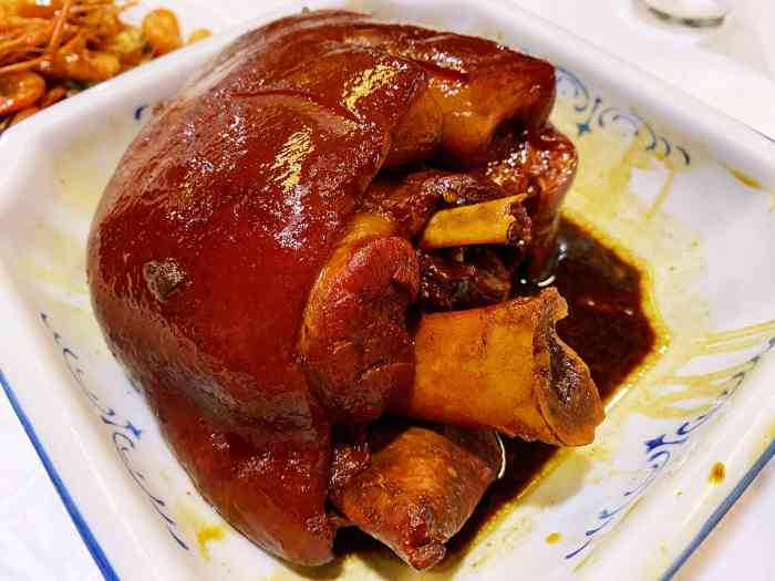 万山蹄和河棒豆腐煲很好吃,老板很热情