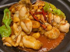 干椒牛肝菌爆牛蛙-云海肴·汽锅鸡·云南代表菜(天山百盛优客店)