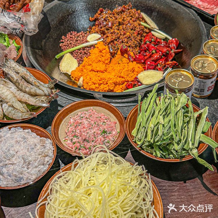 在郑州！一家可以自带菜的重庆火锅店 酒香不怕巷子深！