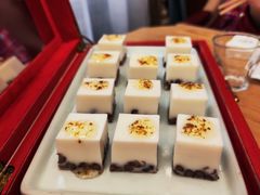 -品海楼·大连海胆锅贴馆(东港店)