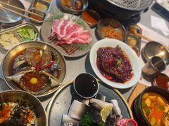 -草家酱蟹炭火烤肉店(珲春南路一店)