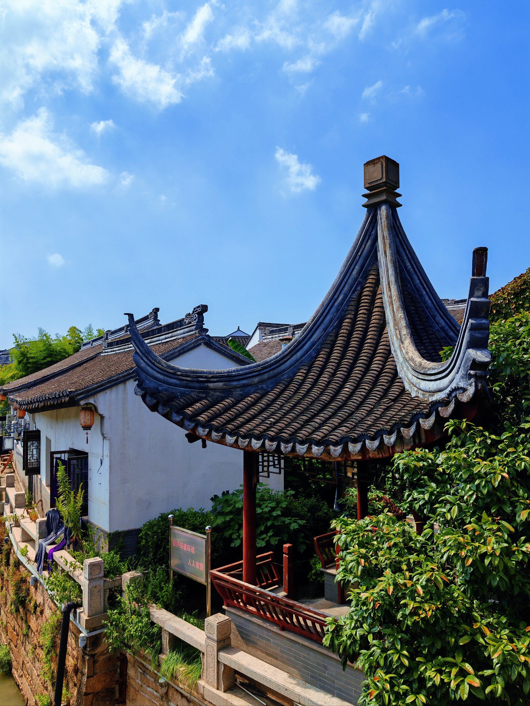 90景点介绍
罗店古镇已经有六七百年的历史了,四舍五入也算千年