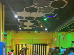 -爱蹦iBOON蹦床运动馆(江汉店)