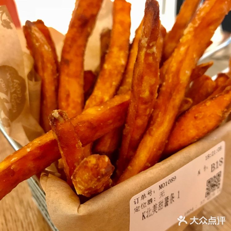 凑近观赏这台德国产、禁欲系的WMF咖啡机。很多人问