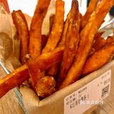 凑近观赏这台德国产、禁欲系的WMF咖啡机。很多人问
