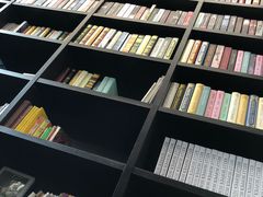 -钟书阁(松江泰晤士小镇店)