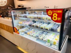 面包甜点陈列柜-皇后饼店(财富广场店)