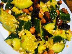 蒜末拍黄瓜-小俩口烧烤东北菜(双井店)