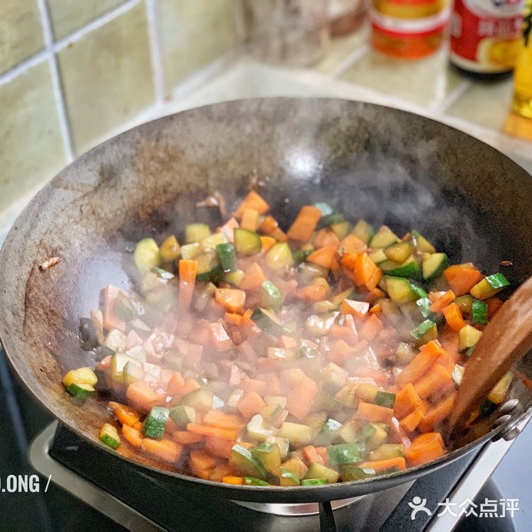 黑の食谱 / 小炒鸡丁，各种菜菜配鸡肉，清新爽口好吃唉！