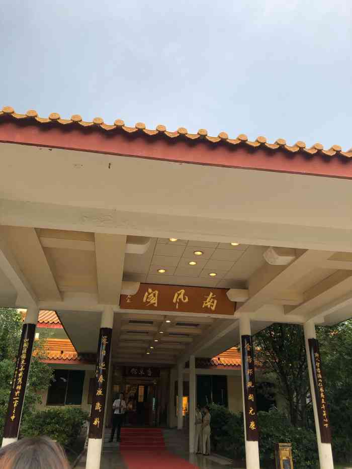 酒店比较忙,服务员少,家庭聚会,自己服务更有情趣.