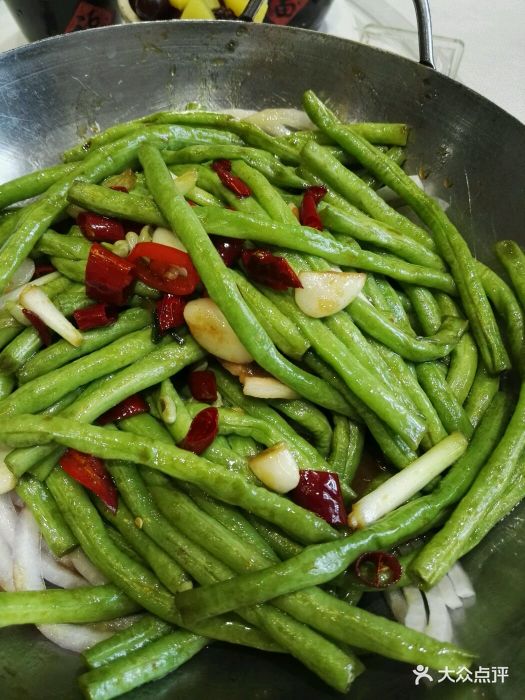 满江红大洒店吊烤长豇豆图片 - 第1张
