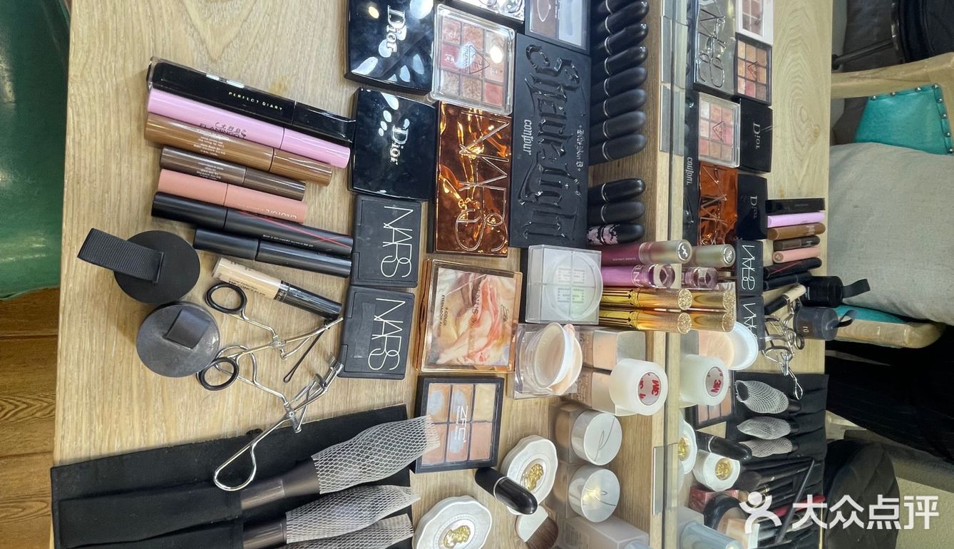 为了体验橙子摄影的化妆技术,拍摄前卸掉了自己的妆!