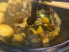 小鸡炖蘑菇-山妹子铁锅炖