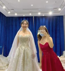 -觅白婚纱礼服馆