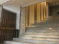 -潮漫酒店(北京通州环球度假区临河里地铁站店)