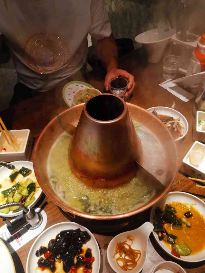 铁瓷涮肉(洋桥店)-"包间雅致,配大号铜锅,多人吃起来非常方便.