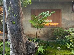-Chom Cafe and Restaurant