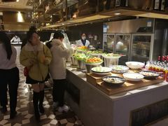 自助取餐区-钱小奴海鲜自助黑金店(杭州滨江龙湖店)