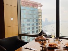 靠窗位-非常时髦餐厅VUE Restaurant(外滩茂悦大酒店)