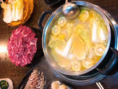 -鲜入围煮花胶鸡海鲜火锅