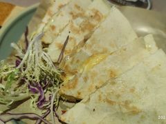 鸡肉凯撒迪亚芝士饼-遇见西木美式餐厅(体育路店)