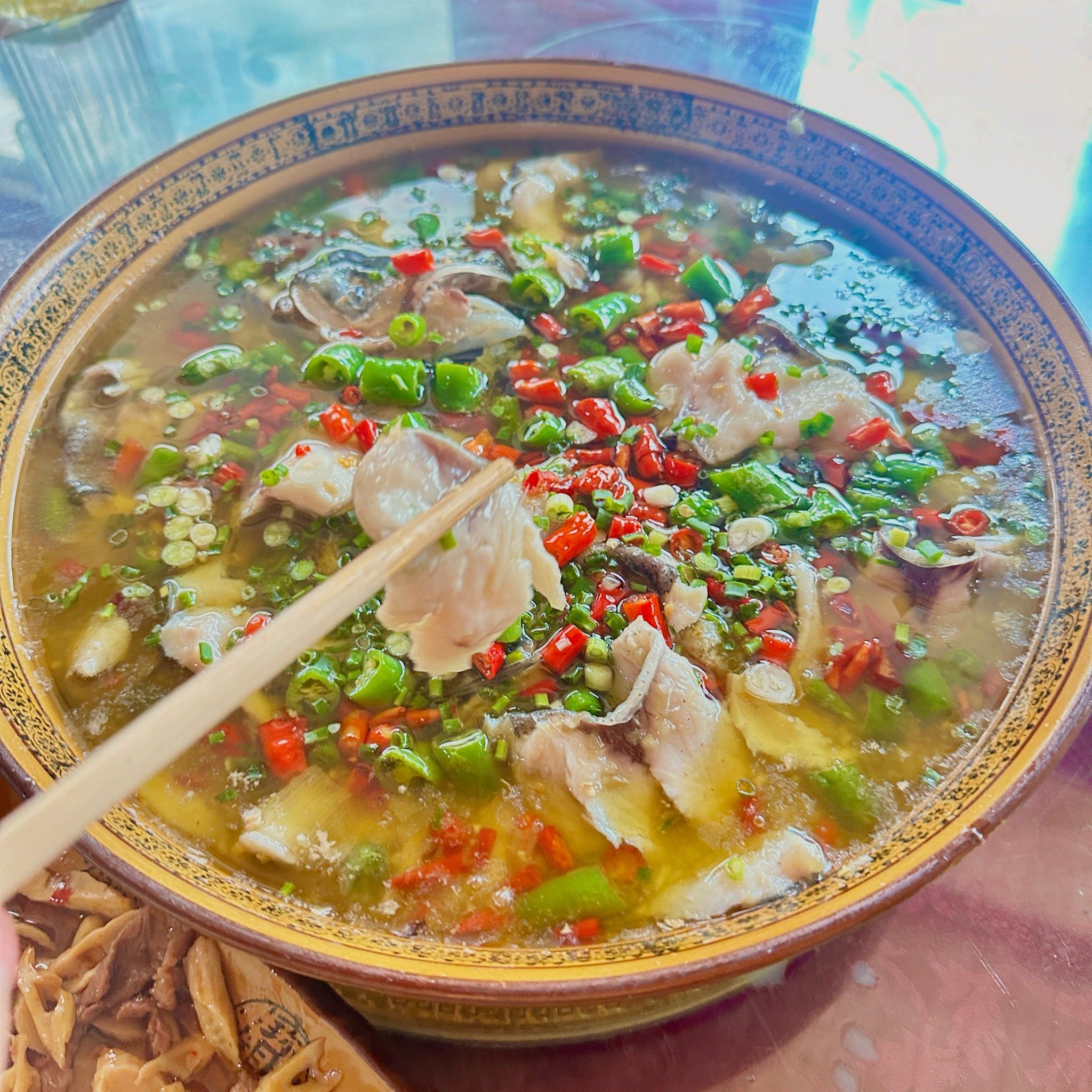 瓦屋山回到雅女湖 吃到好吃的藤椒鱼啦!