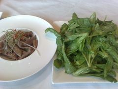 凉拌茼蒿&nbsp;温拌海肠-长兴楼饭店