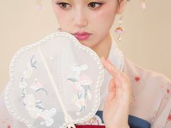 -金夫人化妆摄影职业培训学校