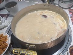 -洪氏嗨捞·广东猪肚鸡·椰子鸡火锅(西咸万象城店)