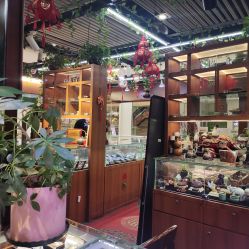 -灵彩珠宝(朗香街店)