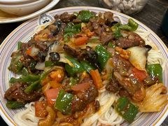 -歹歹的加个面过油肉拌面