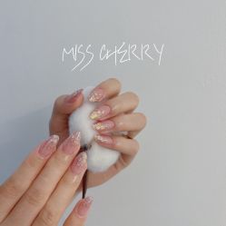-花系美·美甲美睫精品店