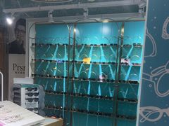 -英伦眼镜蔡司依视路折扣店(通州万达店)