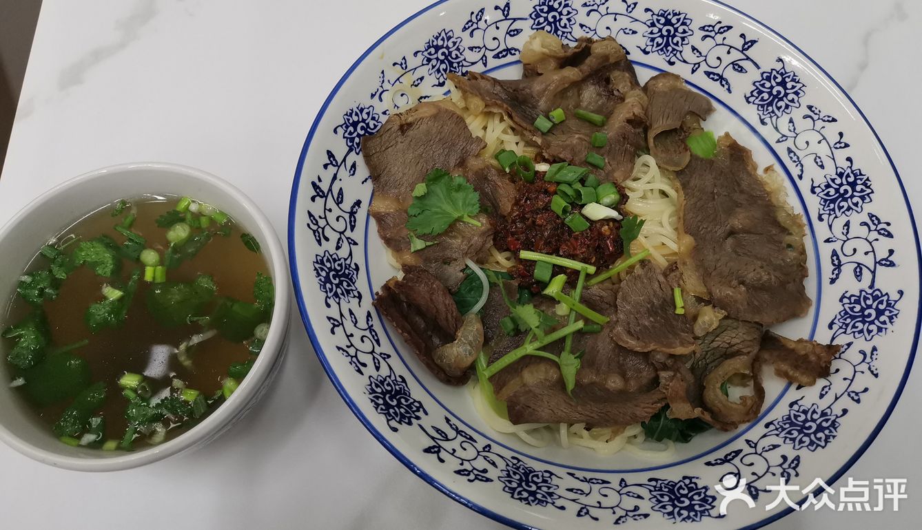 黄辛一牛肉拉面做好会叫号去端，全程都很速度